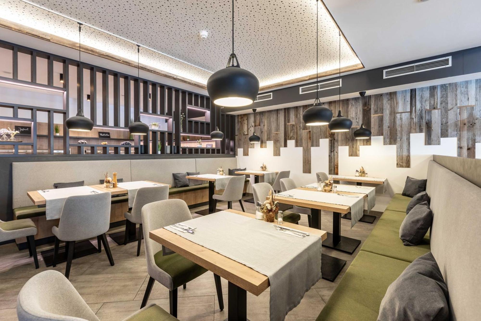 Hotel Post By Keyone Bad Mitterndorf Bagian luar foto