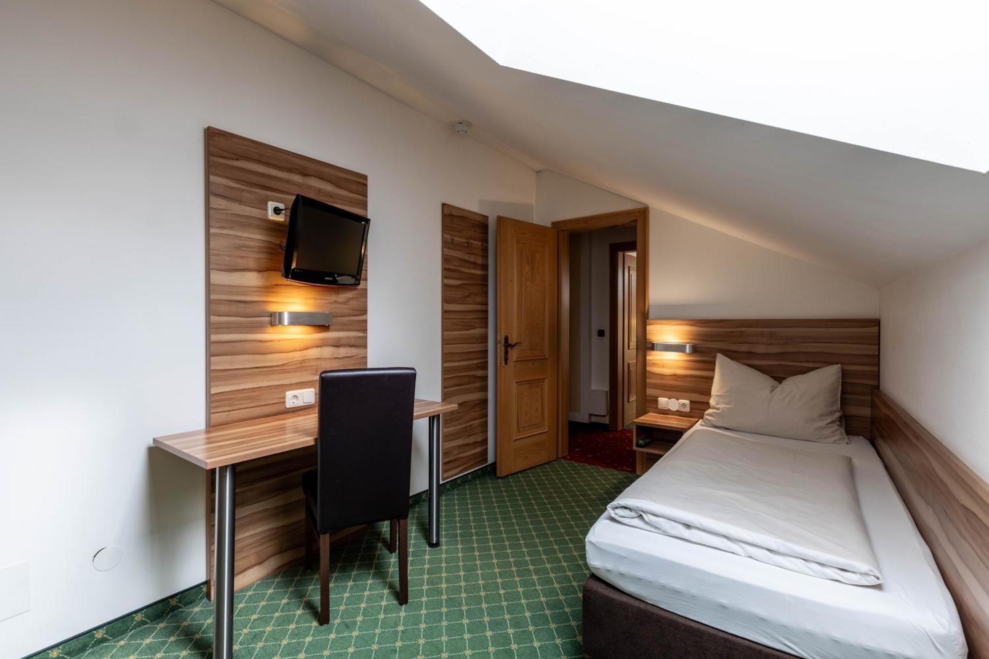 Hotel Post By Keyone Bad Mitterndorf Bagian luar foto