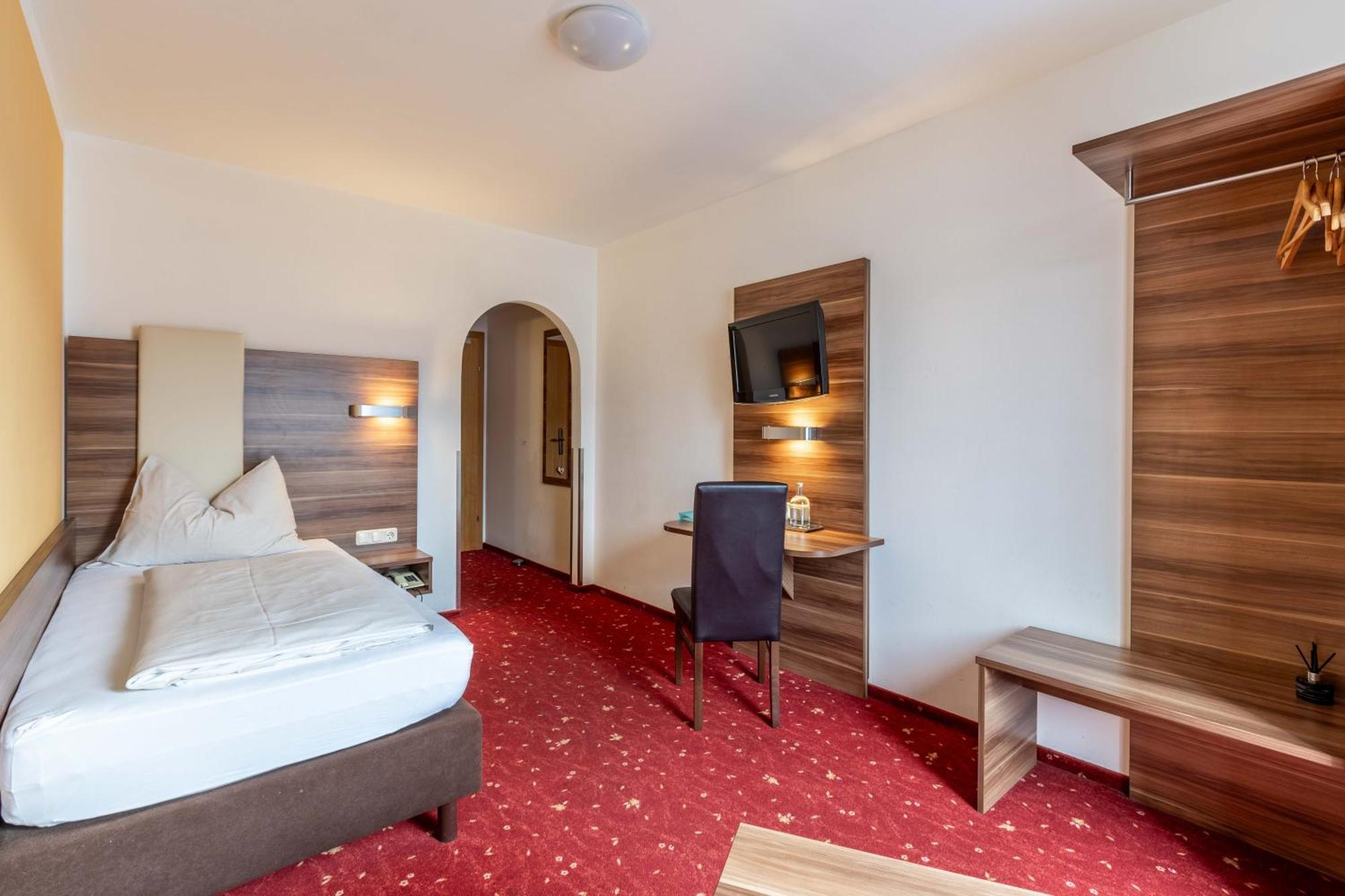 Hotel Post By Keyone Bad Mitterndorf Bagian luar foto